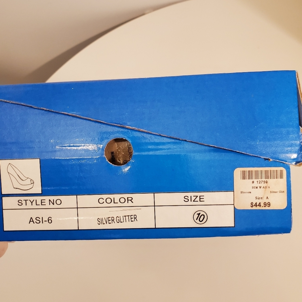 ❄️Host Pick❄️ Brand New Glitter Wedge Heels 10 - Picture 11 of 11